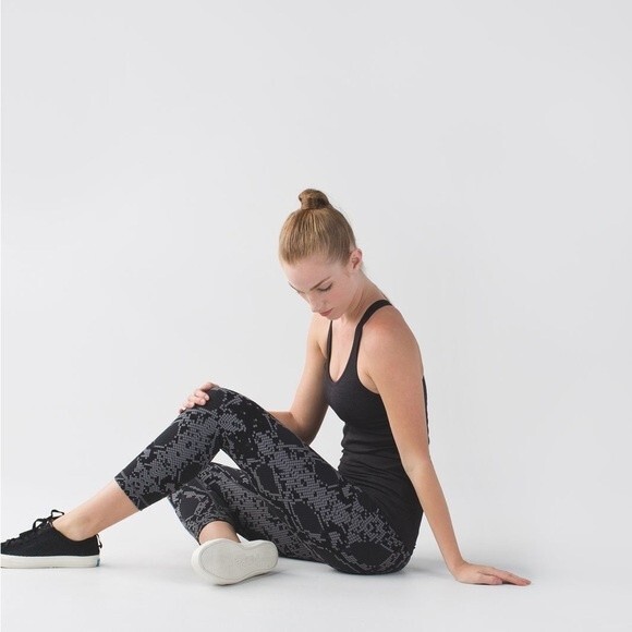 Lululemon Leggings Wunder Under High Rise Crop Ziggy Snake Slate Coal Size 6 - Picture 8 of 14